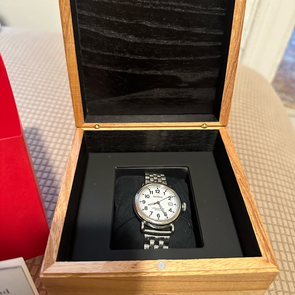 Shinola Women’s Runwell Watch Argonite 705. Lightly used with original packaging